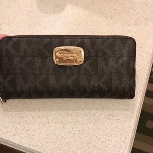Micheal Kors wallet